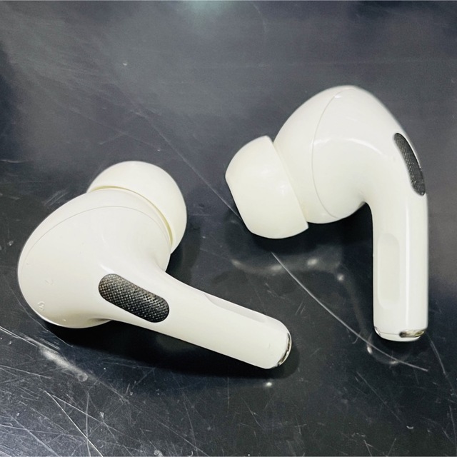 Apple(アップル)のAirPods Pro MWP22J/A【第一世代/動作確認済み 付属品あり】 スマホ/家電/カメラのオーディオ機器(ヘッドフォン/イヤフォン)の商品写真