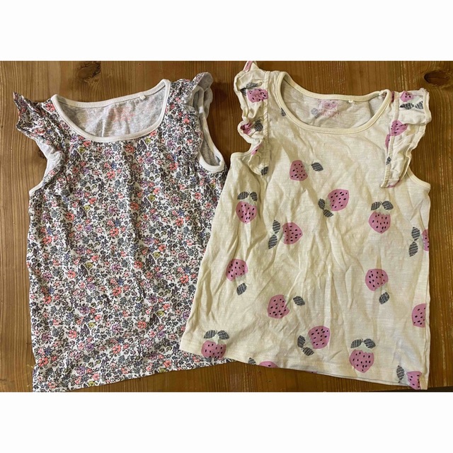 NEXT(ネクスト)のnext  トップス いちご 花柄  サイズ5-6yrs 2着 キッズ/ベビー/マタニティのキッズ服女の子用(90cm~)(Tシャツ/カットソー)の商品写真