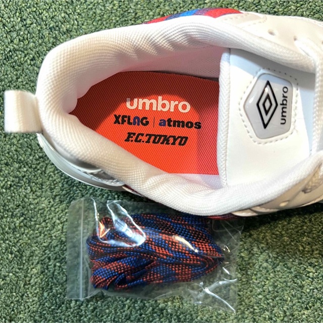 UMBRO(アンブロ)の新品未使用★UMBRO × atmos × XFLAG × fc東京 スニーカー メンズの靴/シューズ(スニーカー)の商品写真