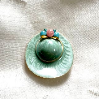 ヴィンテージブローチ 帽子 ハット 七宝焼 珊瑚 リボン アクアマリン ... ヴィンテージブローチ 本珊瑚 サンゴ 沖縄 帽子ハット 七宝焼 天然石 ゴールド