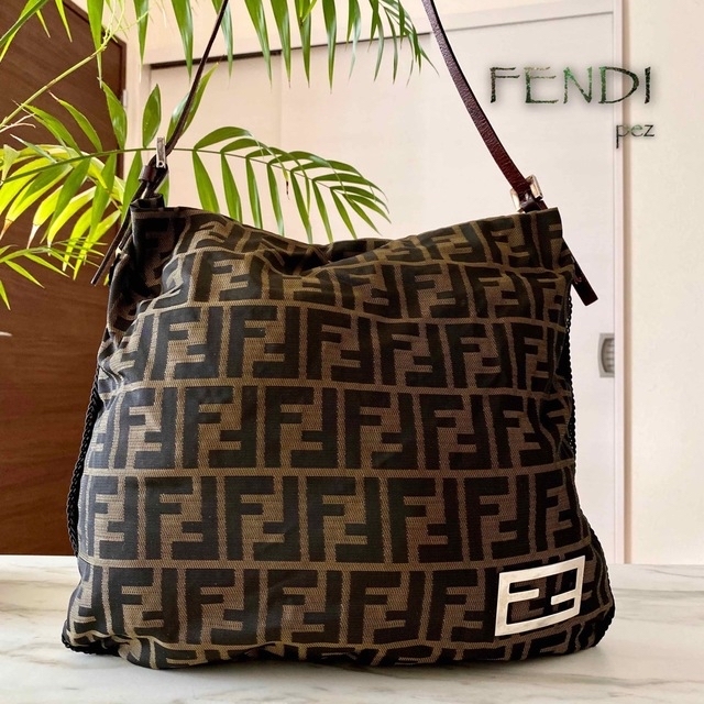 FENDI(フェンディ)の正規品 FENDI フェンディ ズッカ柄 レザートートバッグ レディースのバッグ(ショルダーバッグ)の商品写真