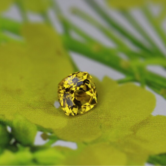 Yellow Sapphire(ZBカット)  0.352ct.