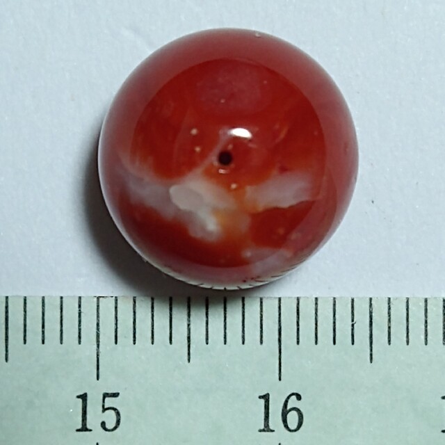 P18 濃赤 煌珊瑚 片穴 球 13.5mm 17.40ct 3.48 g - アクセサリー