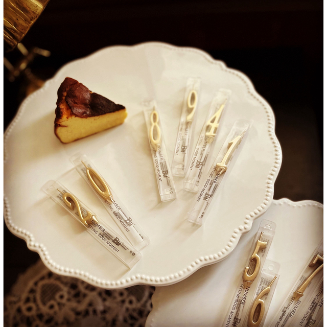 アウトレット　国産の　バスク風チーズケーキ　直径5インチ約15cm  食品/飲料/酒の食品(菓子/デザート)の商品写真