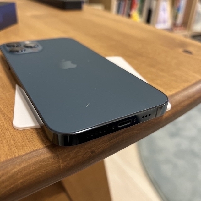 iPhone(アイフォーン)のiPhone 12 pro パシフィックブルー 256 GB SIMフリー スマホ/家電/カメラのスマートフォン/携帯電話(スマートフォン本体)の商品写真