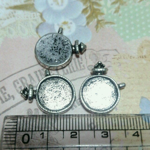 ミール皿(懐中時計) 銀古美 20こ ハンドメイドの素材/材料(各種パーツ)の商品写真