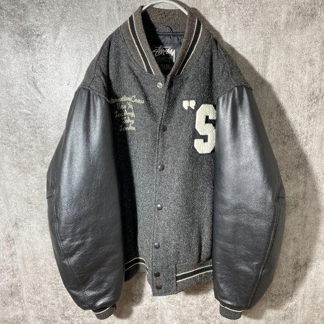 STUSSY(ステューシー)の[大人気]ステューシー　スタジャン チャプト限定 シリアルナンバー　2003年 メンズのジャケット/アウター(スタジャン)の商品写真