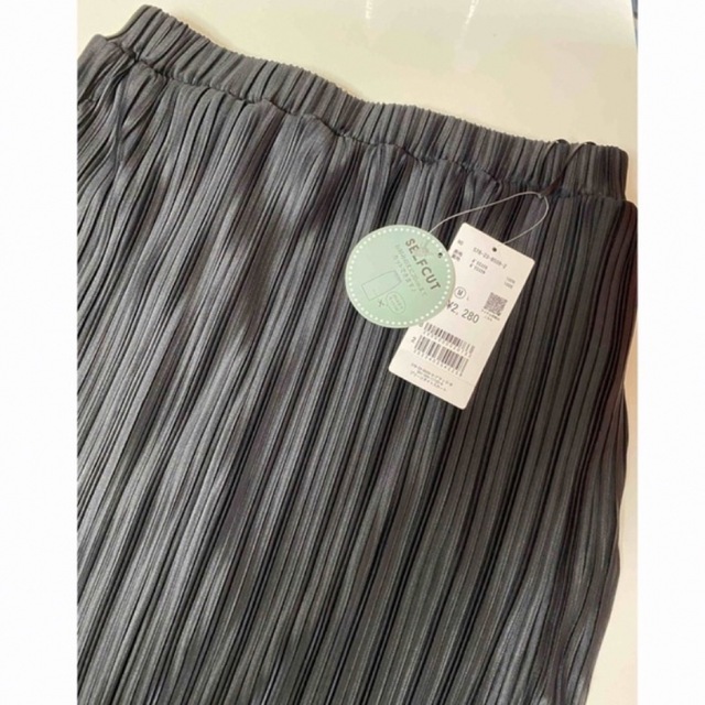 HONEYS(ハニーズ)の【新品】ハニーズ　プリーツタイトスカート　セルフカット　ブラック レディースのスカート(ロングスカート)の商品写真