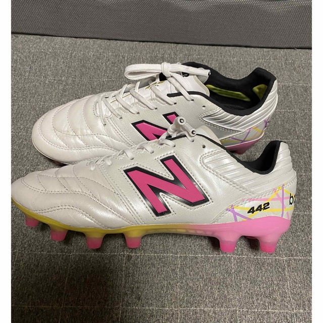 New Balance(ニューバランス)の限定品ニューバランス　スパイク スポーツ/アウトドアのサッカー/フットサル(シューズ)の商品写真