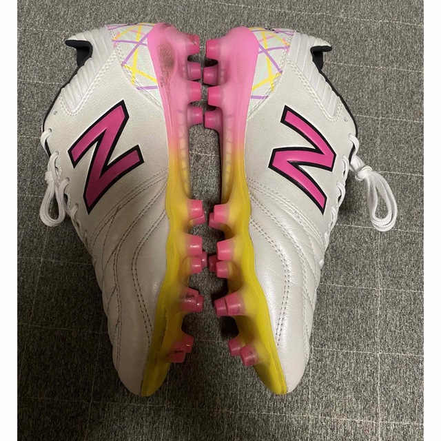 New Balance(ニューバランス)の限定品ニューバランス　スパイク スポーツ/アウトドアのサッカー/フットサル(シューズ)の商品写真