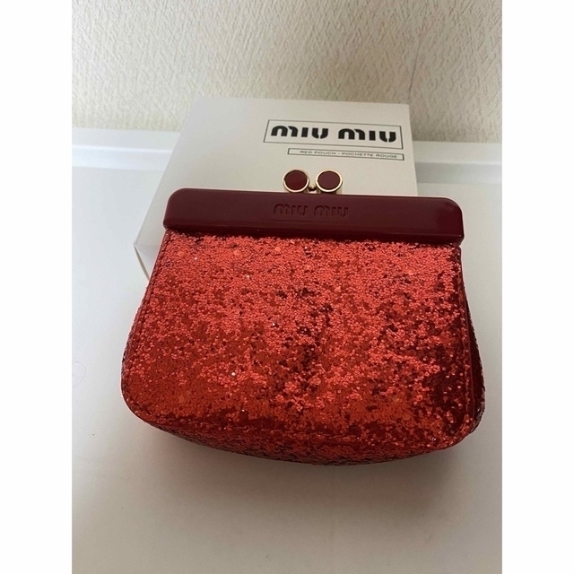 miumiu(ミュウミュウ)のかおる様専用❤️新品未使用　ミュウミュウ　miumiuノベルティ　ポーチ　財布 レディースのファッション小物(ポーチ)の商品写真