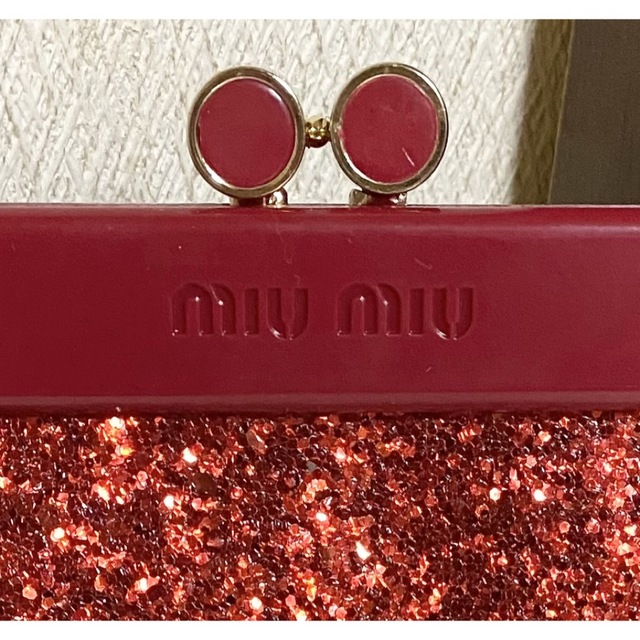 miumiu(ミュウミュウ)のかおる様専用❤️新品未使用　ミュウミュウ　miumiuノベルティ　ポーチ　財布 レディースのファッション小物(ポーチ)の商品写真