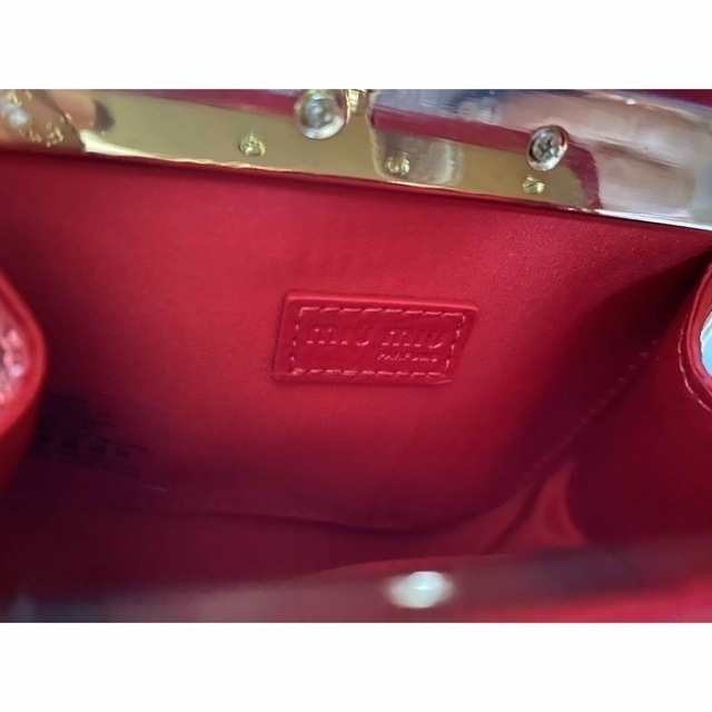 miumiu(ミュウミュウ)のかおる様専用❤️新品未使用　ミュウミュウ　miumiuノベルティ　ポーチ　財布 レディースのファッション小物(ポーチ)の商品写真