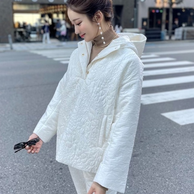 ヘヨン　flower quilting pullover / white レディースのトップス(トレーナー/スウェット)の商品写真