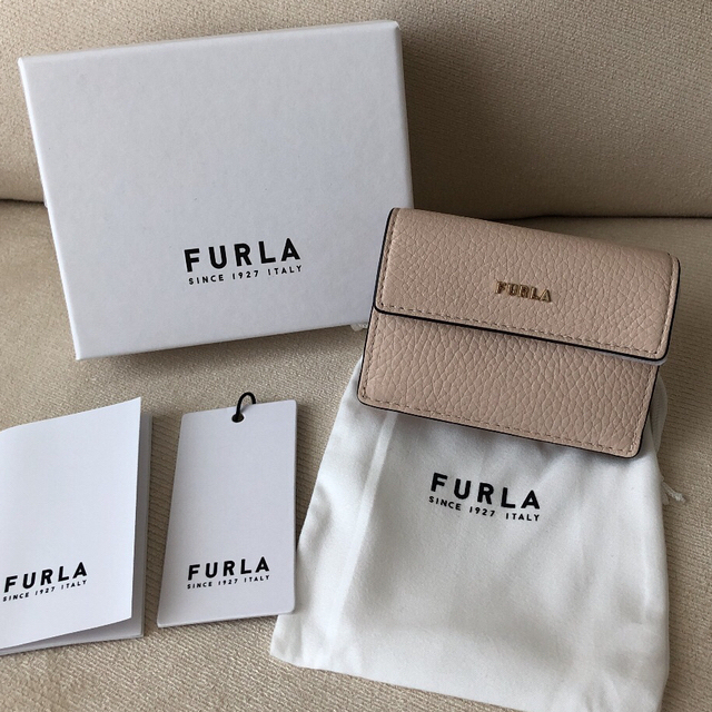 Furla(フルラ)の付属品全て有り新品★FURLA フルラ バビロン 三つ折り財布 ベージュ レディースのファッション小物(財布)の商品写真