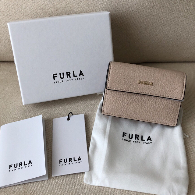 Furla(フルラ)の付属品全て有り新品★FURLA フルラ バビロン 三つ折り財布 ベージュ レディースのファッション小物(財布)の商品写真