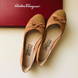 サルヴァトーレフェラガモ(Salvatore Ferragamo)のフェラガモ【未使用】バレエシューズ　６1/2M　イタリア製　ベージュ系(バレエシューズ)