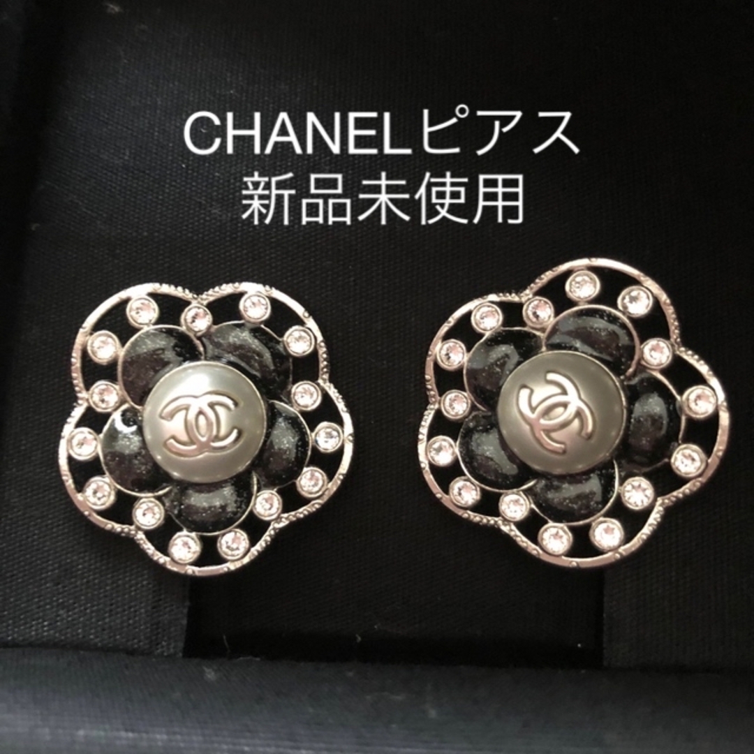 CHANEL ピアス　新品未使用　CHANELロゴ花柄モチーフのサムネイル