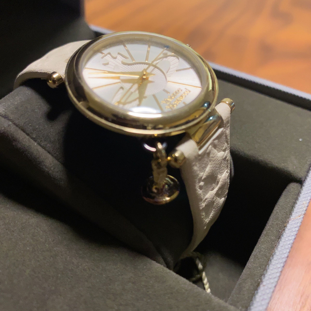 Vivienne Westwood(ヴィヴィアンウエストウッド)の新品未使用VivienneWestwood ヴィヴィアン ウエストウッド 腕時計 レディースのファッション小物(腕時計)の商品写真