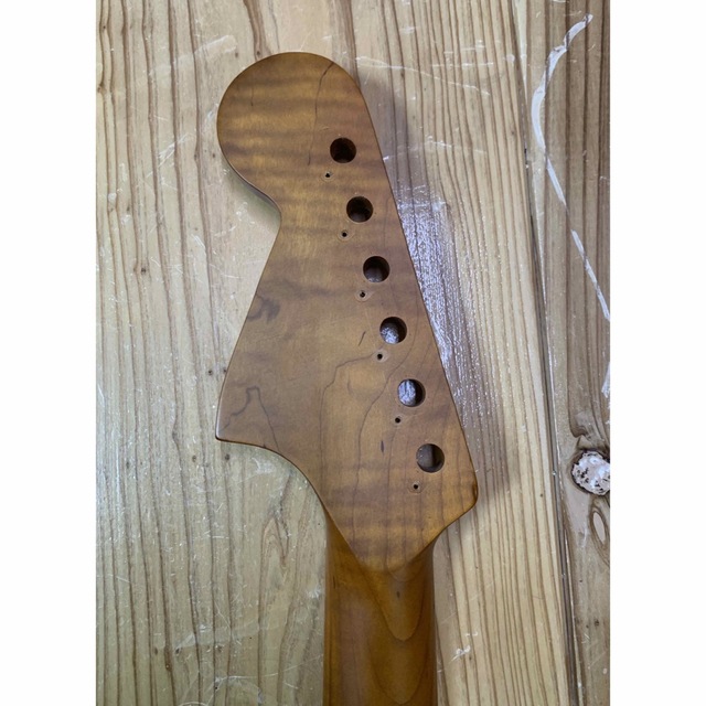 ローステッドメイプルネック　ショートスケール 楽器のギター(エレキギター)の商品写真