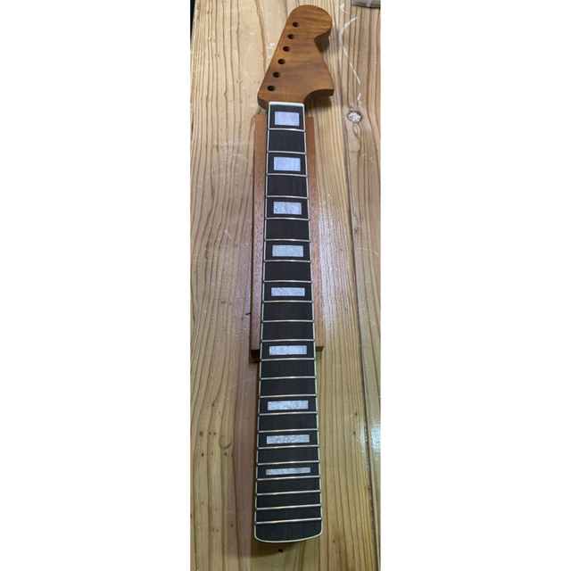 ローステッドメイプルネック　ショートスケール 楽器のギター(エレキギター)の商品写真
