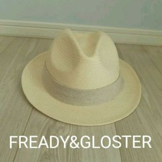 フレディアンドグロスター(FREDY & GLOSTER)の美品　白　麦わら帽子　ハット　FREDY&GLOSTER フレディアンドグロスタ(ハット)