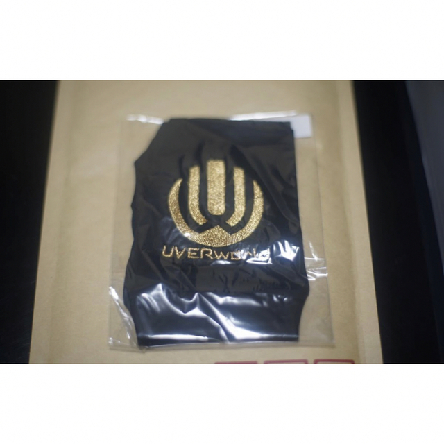 UVERworld 初代グローブ　未開封  新品 エンタメ/ホビーのタレントグッズ(ミュージシャン)の商品写真