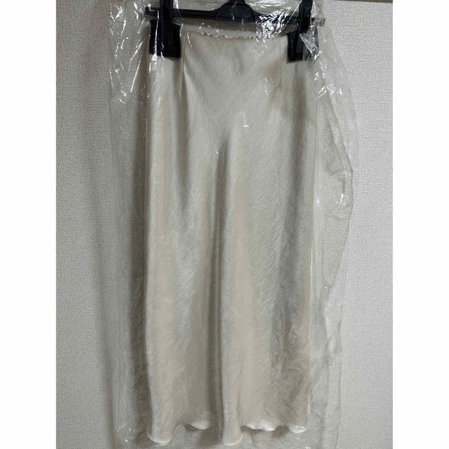 IENA(イエナ)のイエナ　ダブルサテンスカート レディースのスカート(ロングスカート)の商品写真