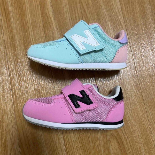 New Balance(ニューバランス)のNB ニューバランス こども靴　ピンク14、グリーン14.5 キッズ/ベビー/マタニティのベビー靴/シューズ(~14cm)(スニーカー)の商品写真