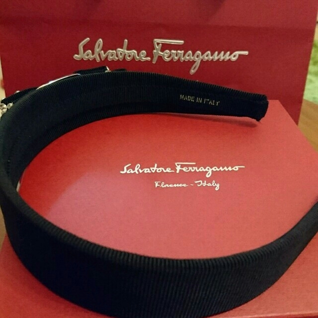 Salvatore Ferragamo(サルヴァトーレフェラガモ)のフェラガモ❤ビジューカチューシャ レディースのヘアアクセサリー(カチューシャ)の商品写真