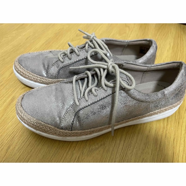 Clarks(クラークス)のクラークススニーカー　レディース　23.5 完売品 レディースの靴/シューズ(スニーカー)の商品写真