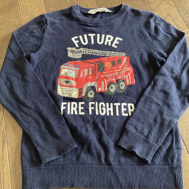 H&M(エイチアンドエム)のH&M キッズ　消防車　ニット キッズ/ベビー/マタニティのキッズ服男の子用(90cm~)(ニット)の商品写真