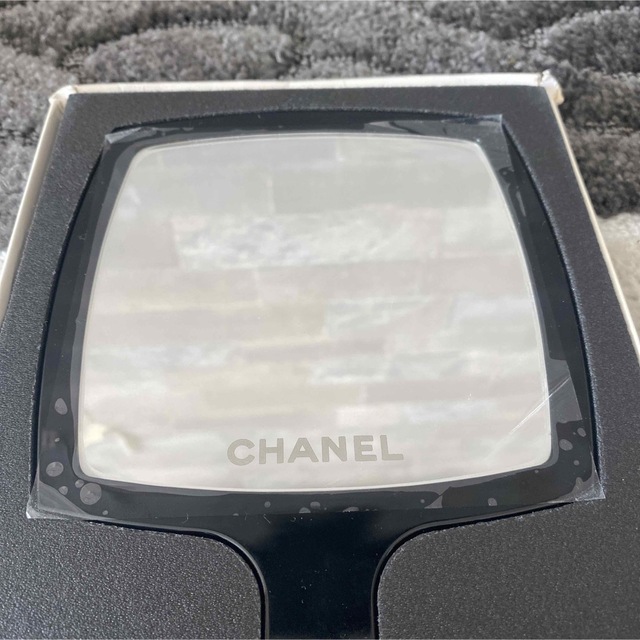 CHANEL(シャネル)の新品未使用★CHANEL シャネル★ノベルティ★ミラー手鏡★限定品★レア レディースのファッション小物(ミラー)の商品写真