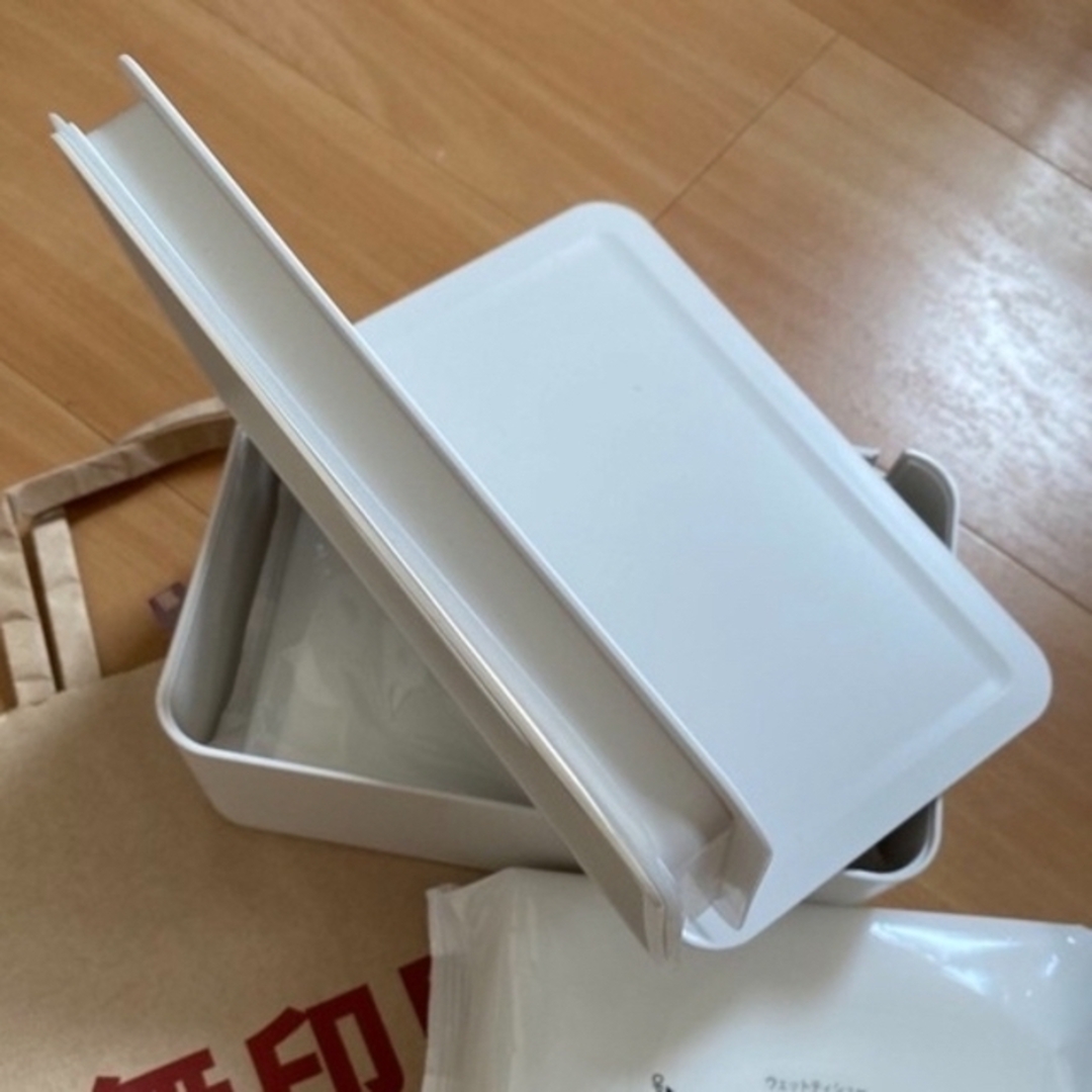 MUJI (無印良品)(ムジルシリョウヒン)の無印良品。ウエットティッシュケース。 インテリア/住まい/日用品のインテリア小物(ティッシュボックス)の商品写真