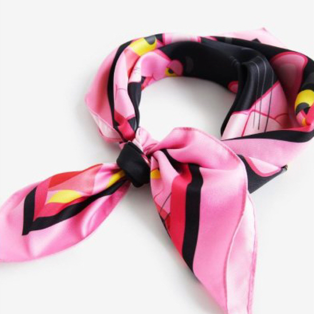 DESIGUAL(デシグアル)の新品✨タグ付き♪ デシグアル　大人可愛い💕ピンクパンサー柄 スカーフ レディースのファッション小物(バンダナ/スカーフ)の商品写真