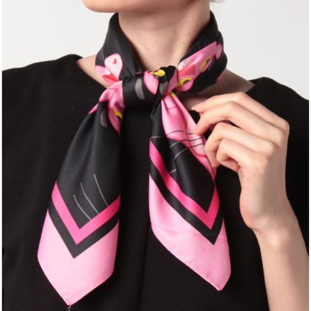 DESIGUAL(デシグアル)の新品✨タグ付き♪ デシグアル　大人可愛い💕ピンクパンサー柄 スカーフ レディースのファッション小物(バンダナ/スカーフ)の商品写真