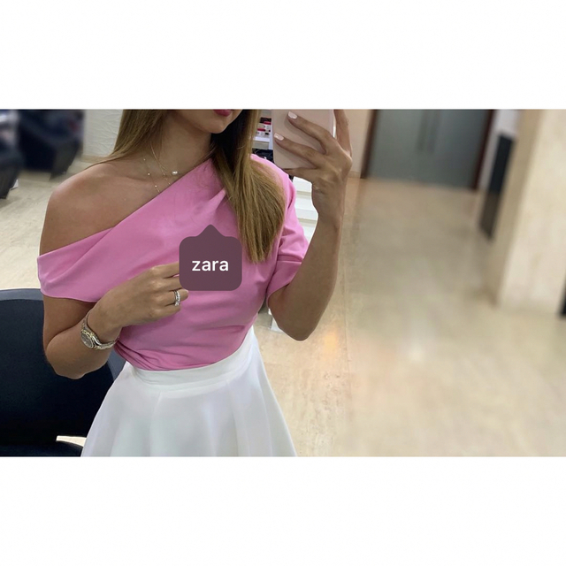 ZARA(ザラ)のZARA ピンク ワンショルダー トップス xs レディースのトップス(シャツ/ブラウス(長袖/七分))の商品写真