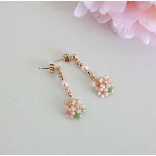 小さな桜ピアス■ハンドメイド■(ピアス)