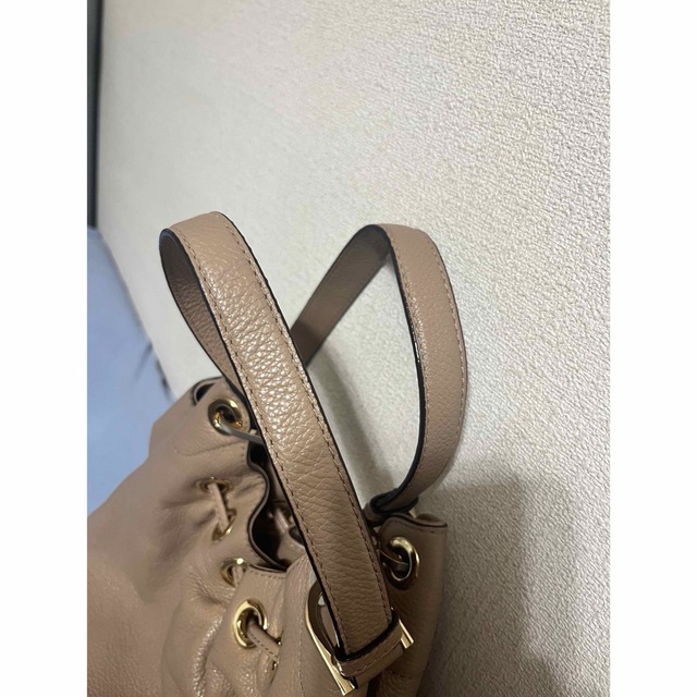 Michael Kors(マイケルコース)のMICHAEL KORS マイケルコース　ハンドバッグ　フリンジ　ベージュ レディースのバッグ(ハンドバッグ)の商品写真