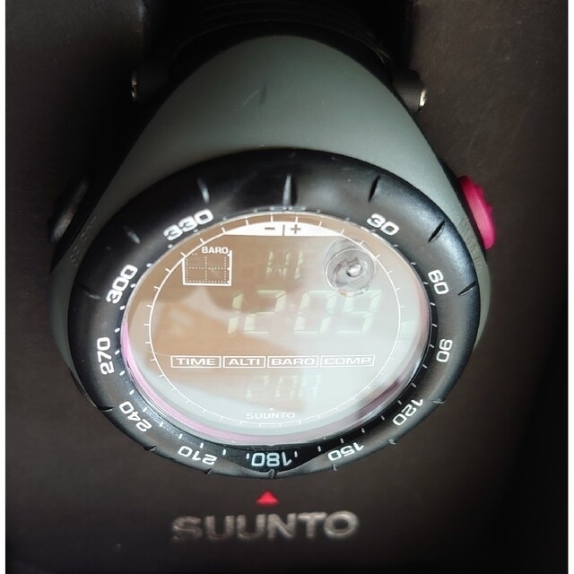 SUUNTO(スント)のぽぽ様☆限定カラー！オマケ付！スント ベクター チャコールグレー　SUUNTO メンズの時計(腕時計(デジタル))の商品写真