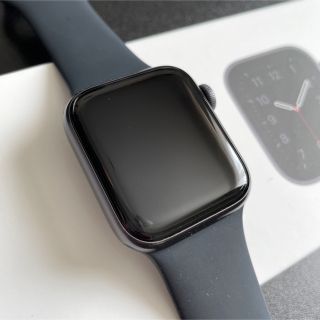 アップルウォッチ(Apple Watch)の【美品】Apple Watch SE 40mmグレー(腕時計(デジタル))