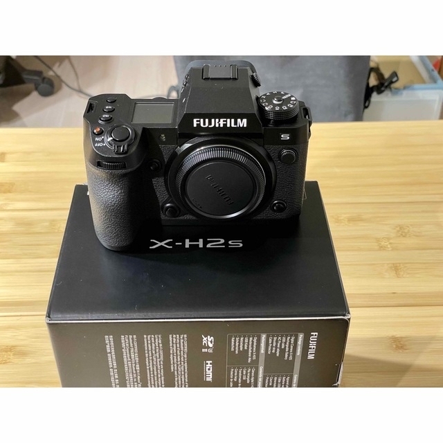 【未使用品】FUJI FILM ミラーレスカメラ X-H2S