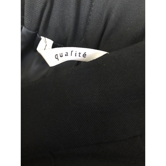 qualite(カリテ)のカリテ　クロップドパンツ　ワイドパンツ　黒　38サイズ レディースのパンツ(クロップドパンツ)の商品写真