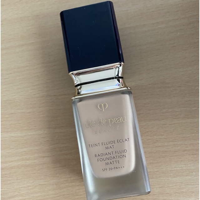 clé de peau BEAUTÉ タンフリュイドエクラ マット