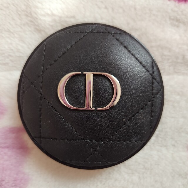 Dior(ディオール)のディオール　クッションファンデ コスメ/美容のベースメイク/化粧品(ファンデーション)の商品写真