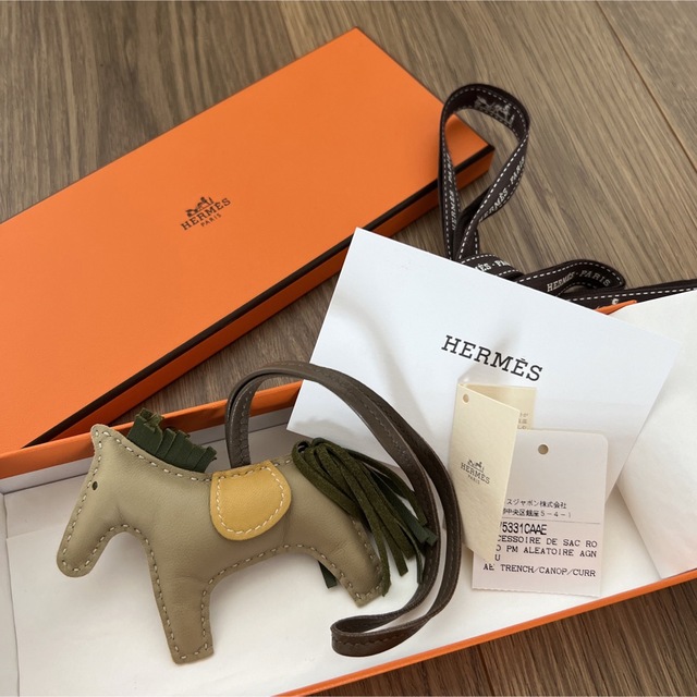 Hermes - HERMES ロデオチャーム PM トレンチ。