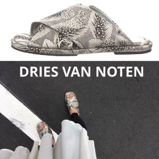 ドリスヴァンノッテン(DRIES VAN NOTEN)のDRIES VAN NOTEN シルバー刺繍サンダル(サンダル)