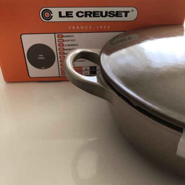 LE CREUSET(ルクルーゼ)のル・クルーゼ　マルミット18cm リネン インテリア/住まい/日用品のキッチン/食器(鍋/フライパン)の商品写真