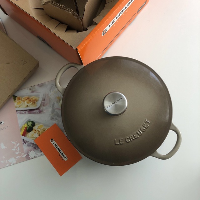 LE CREUSET(ルクルーゼ)のル・クルーゼ　マルミット18cm リネン インテリア/住まい/日用品のキッチン/食器(鍋/フライパン)の商品写真