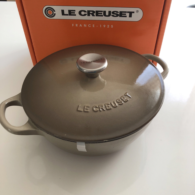 LE CREUSET(ルクルーゼ)のル・クルーゼ　マルミット18cm リネン インテリア/住まい/日用品のキッチン/食器(鍋/フライパン)の商品写真